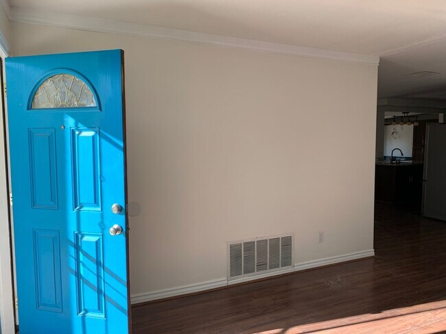 Photo - Beautiful 5 br(2 master) 3 bath house, gra...