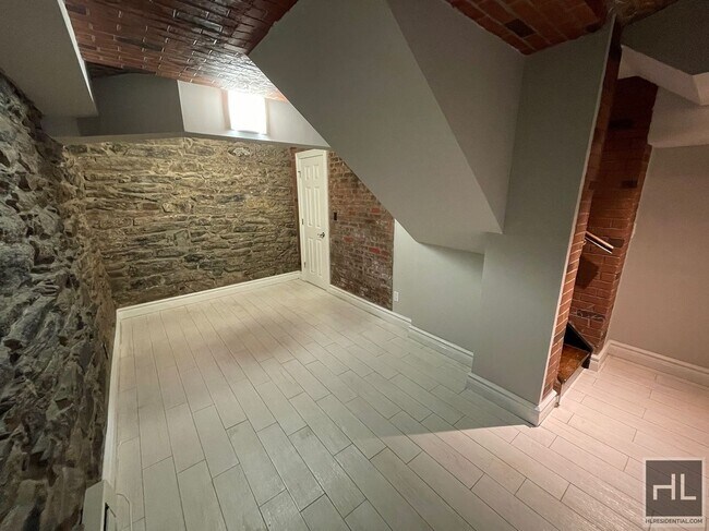 Photo - Mott Street Unit 3