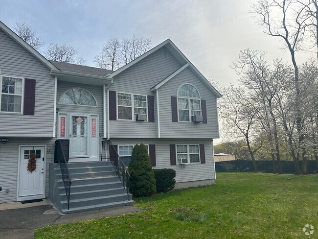 Building Photo - 1 Woodmere Pl Rental