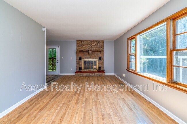 Photo - 2139 W Gilbert Ln