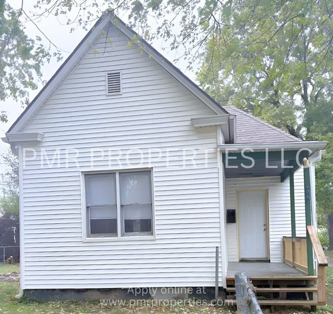 Building Photo - 2 Bedrooms/1 Bathroom House