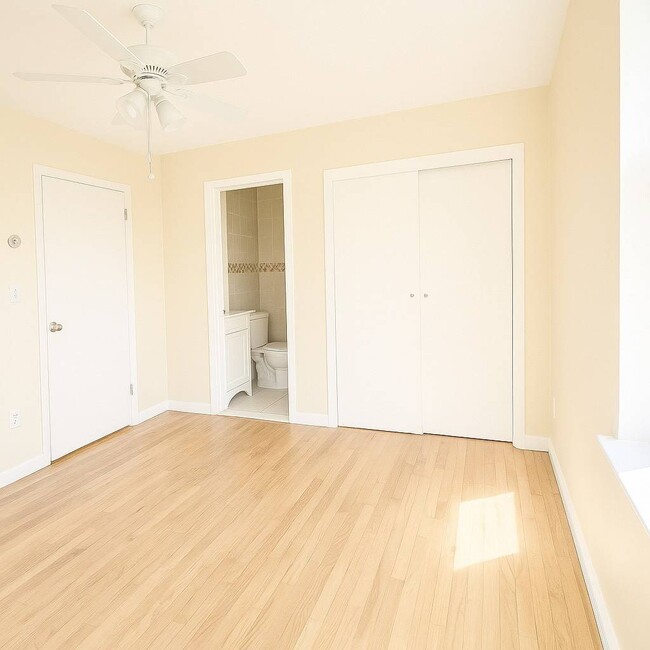 Photo - 530 Throgs Neck Expy