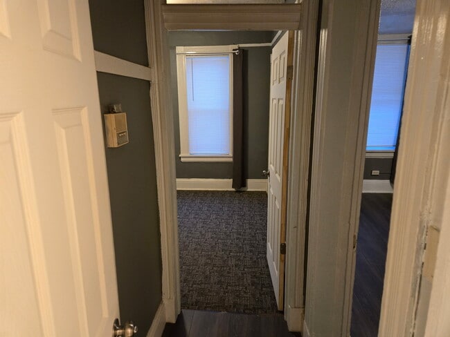 Building Photo - 10508 S Maryland Ave Unit Quiet Commy