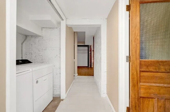 Hallway/laundry - 58 Buckingham St Unit A