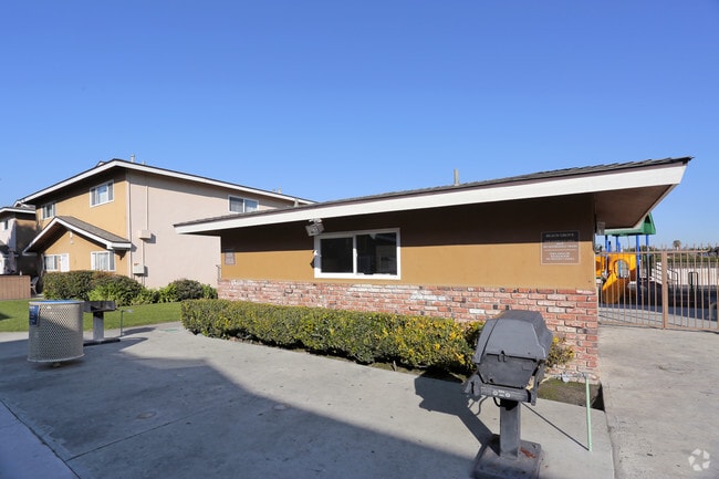 Beach Grove Apartments