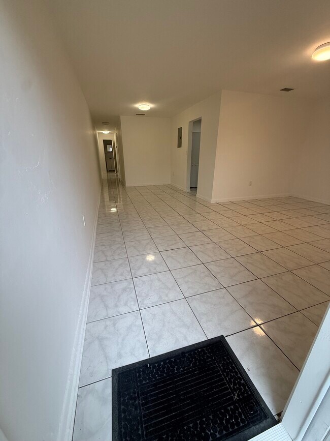 Photo - 1608 NW 58th Ter Unidad C