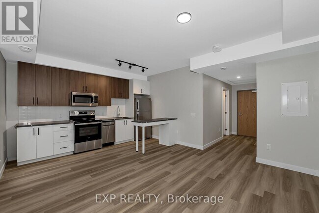 Photo - 211 Armstrong St Unité 001