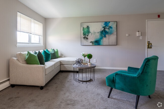 2BR, 1BA 750SF Living Room