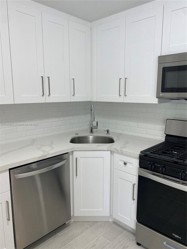 Building Photo - 3245 Virginia St Unit 7