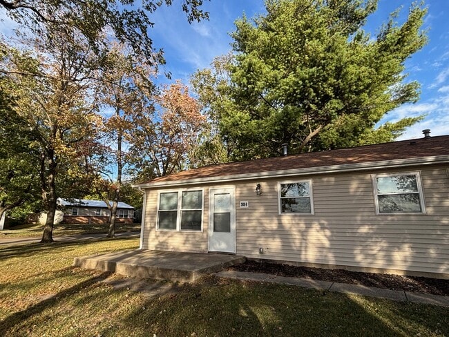 Building Photo - 2608 Dale Dr Unit B