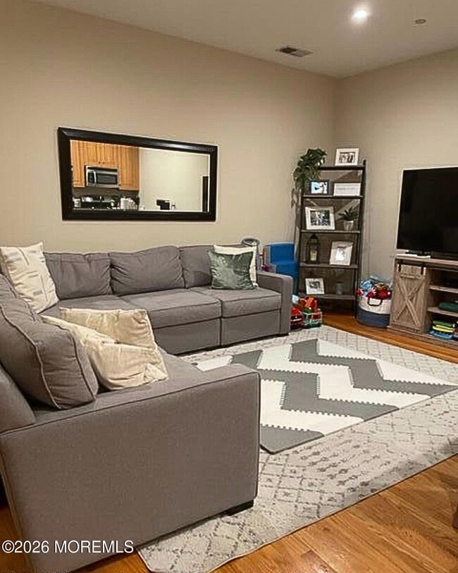 8 E Front St Unit 303