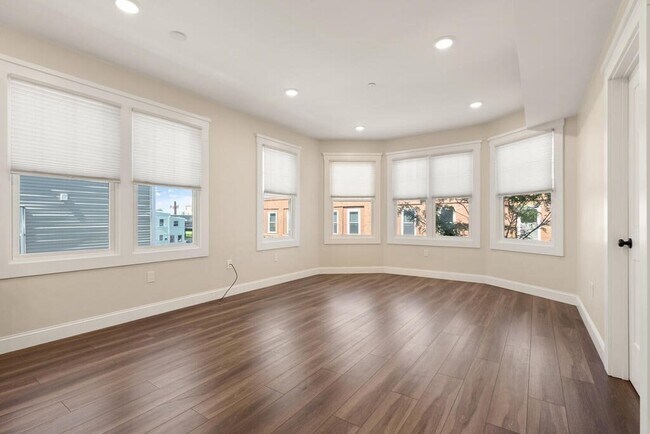 Photo - 701 E 2nd St Unit 1