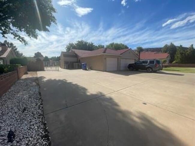 Photo - Bloomington Beauty! 6 month lease