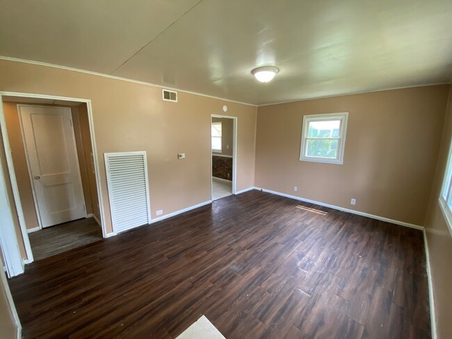 Photo - 225 Grace St