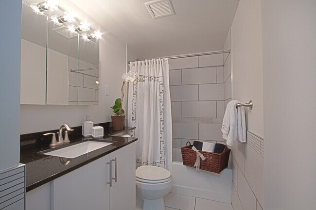 Photo - 1570 Tremont St Unidad 207