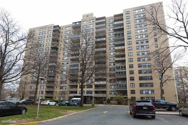 Building Photo - 201 St Pauls Ave Unit 1502