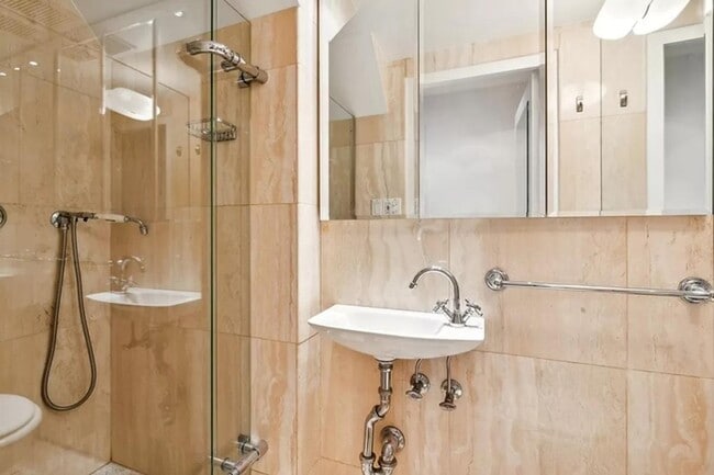 Photo - 130 E 63rd St Unidad 7D