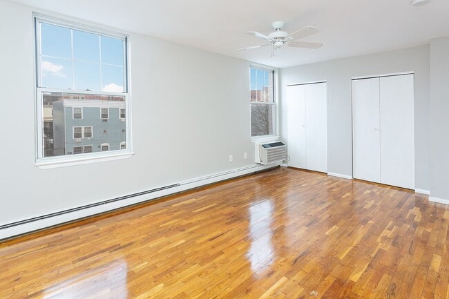 Photo - King sided bedroom with tons of closets available Unit KING SIDED ROOM