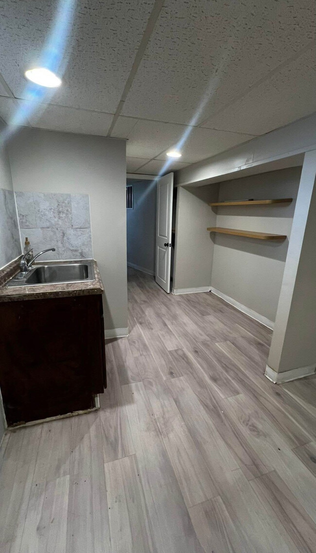 Building Photo - 322 S Clinton St Unit 4