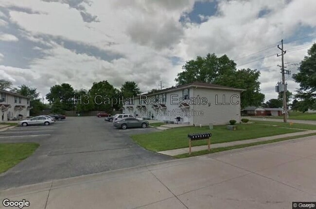 Building Photo - 6040 Old Collinsville Rd
