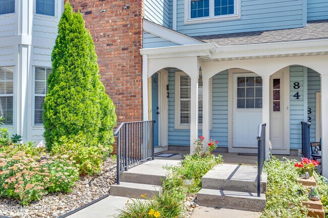 83 Tulip Ln