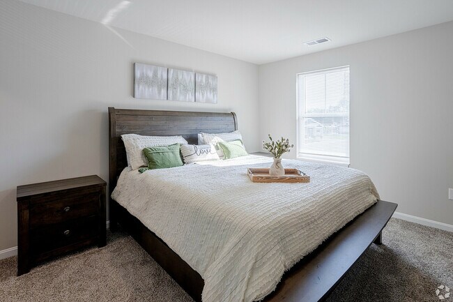 crestwood-commons-apartments-crestwood-ky-2br-2ba---1215-sf---bedroom