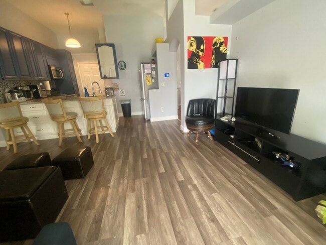 Photo - 106 Underhill Loop Dr