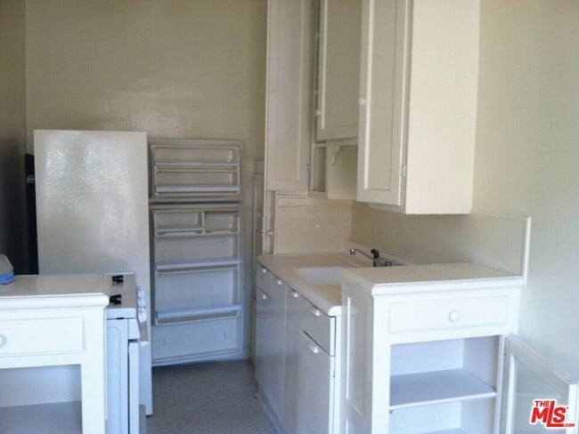 Photo - 607 S Dunsmuir Ave