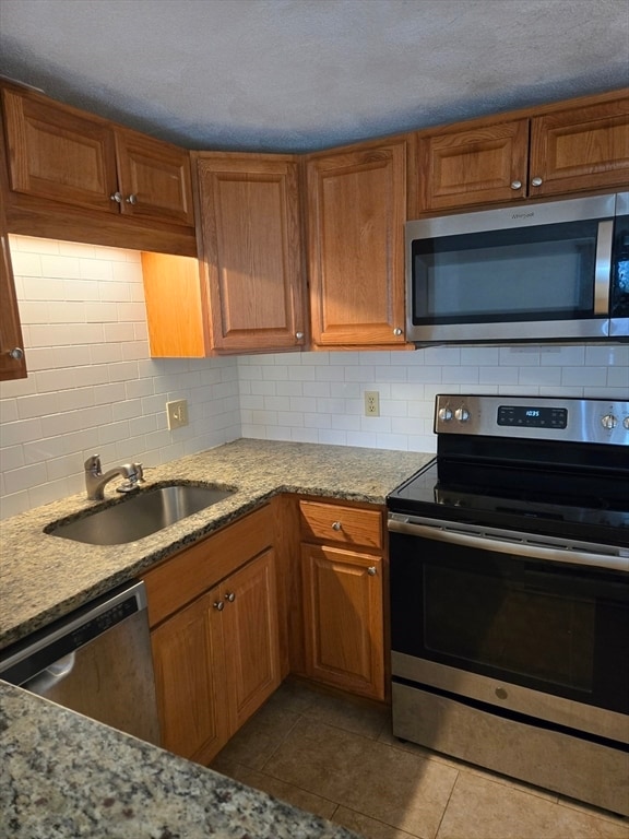 Building Photo - 23 Columbia Ave Unit B
