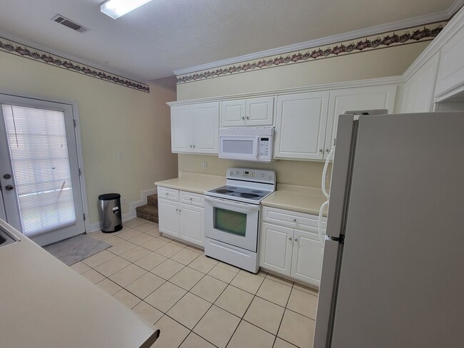 Photo - 211 Brook Ct