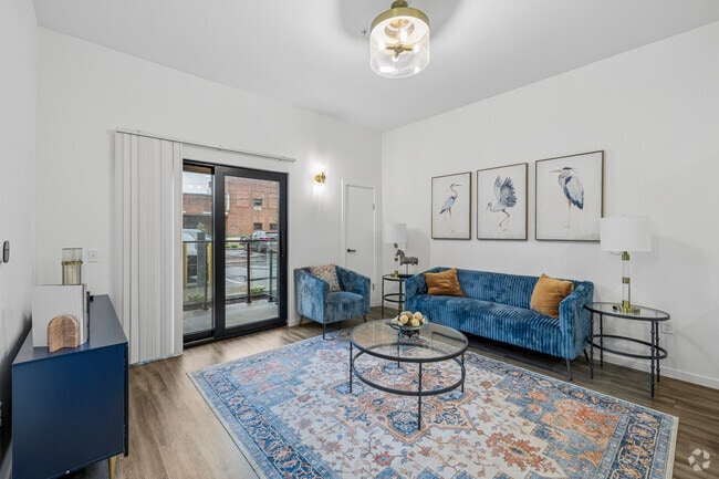 1BR, 1BA - 786SF - Living Room