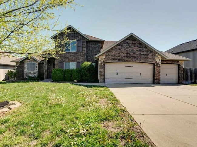 Beautiful 4 bedroom house with privacy fen... - Beautiful 4 bedroom house with privacy fen...