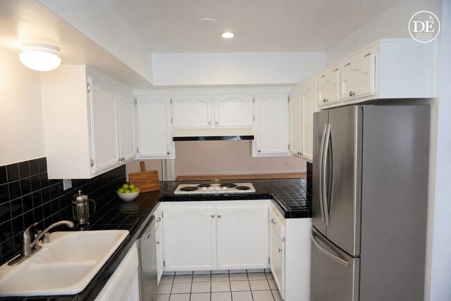 Building Photo - 4610 Densmore Ave Unit 20