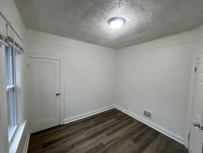 Photo - 18095 Goulburn Ave