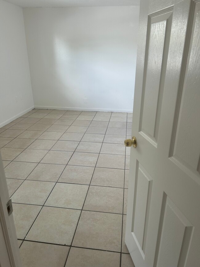 Photo - 5725 NW 27th Ct Unit 5725 NW 27 Ct