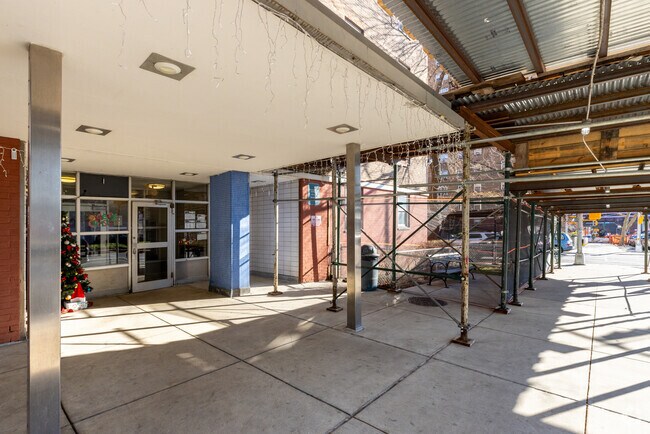 Photo - Gouverneur Gardens III