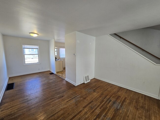 Photo - 235 Madison St