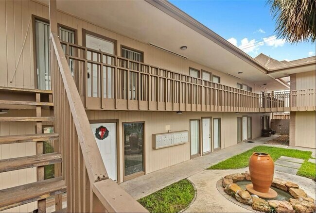 Building Photo - 4036 Bellefontaine Unit 9 Rental