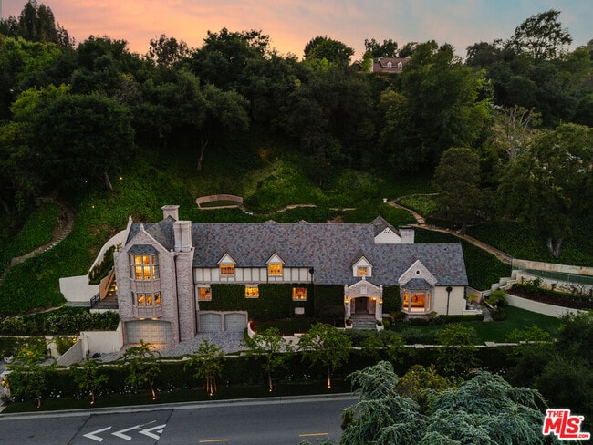 Building Photo - 10950 Bellagio Rd