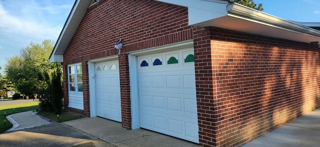8 Fairfax Cir
