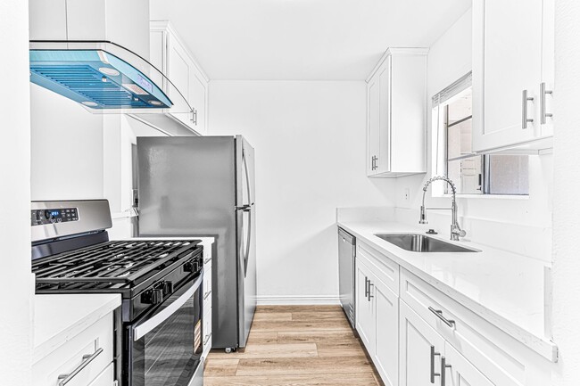 Photo - 1070 Loma Ave Unidad #306