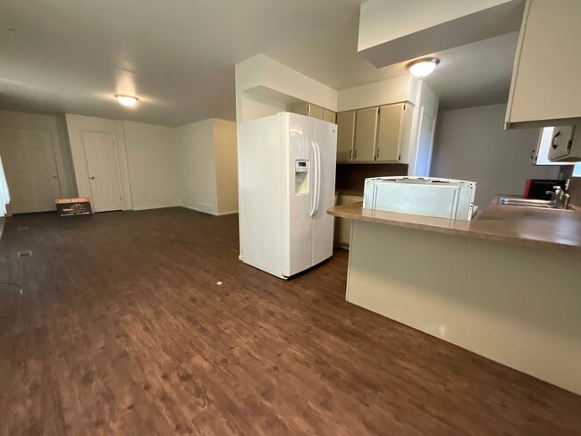 Photo - 4 Bedroom 2 Bath Duplex- Dog Friendly