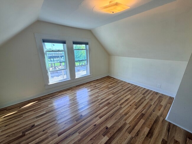 541 Broadway Unit R3