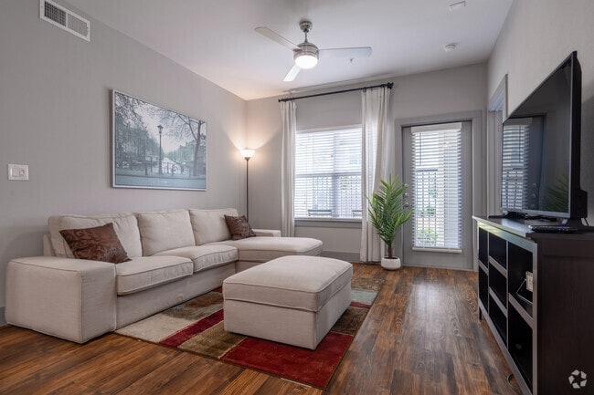 2BR, 2BA - 936SF - The Broadway
