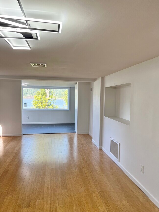 Photo - 395 Warburton Ave Unidad 3