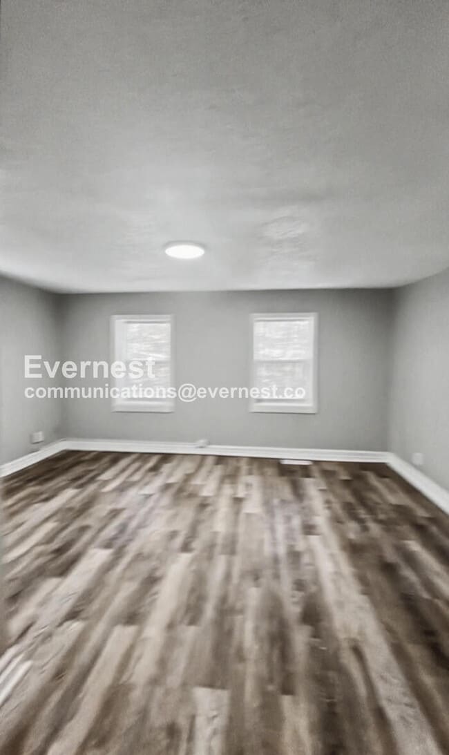 Photo - Spacious 3-Bedroom Home with Deck and Modern Appliances