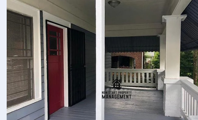 Photo - 804 Moreland Ave SE