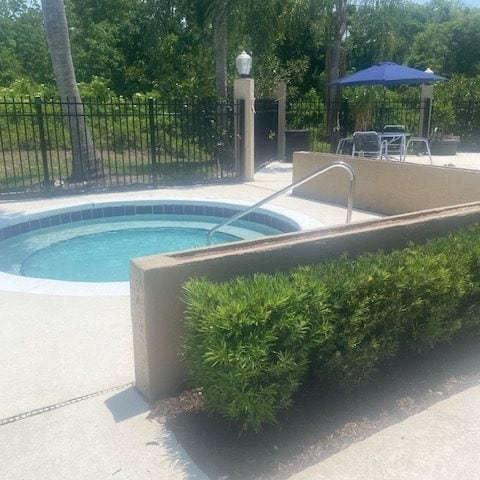 Pool and hot tub - 629 Dory Ln Unit 304