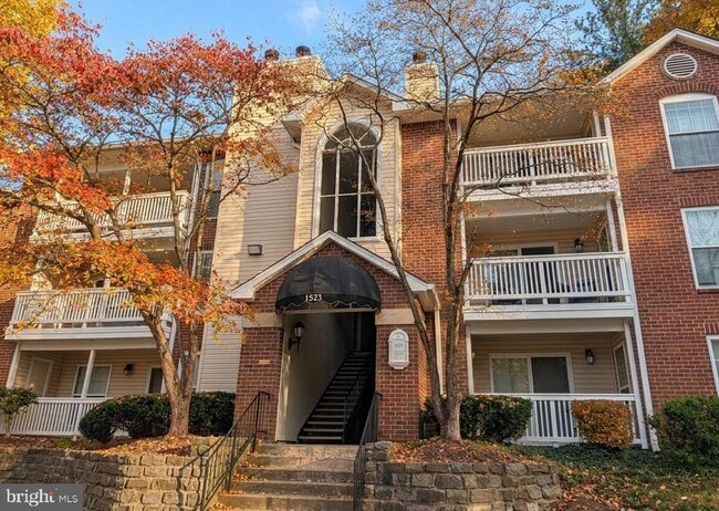 Building Photo - 1523 Lincoln Way Unit 103