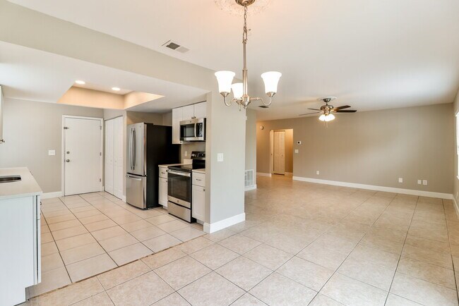 Photo - 6828 Swain Ave